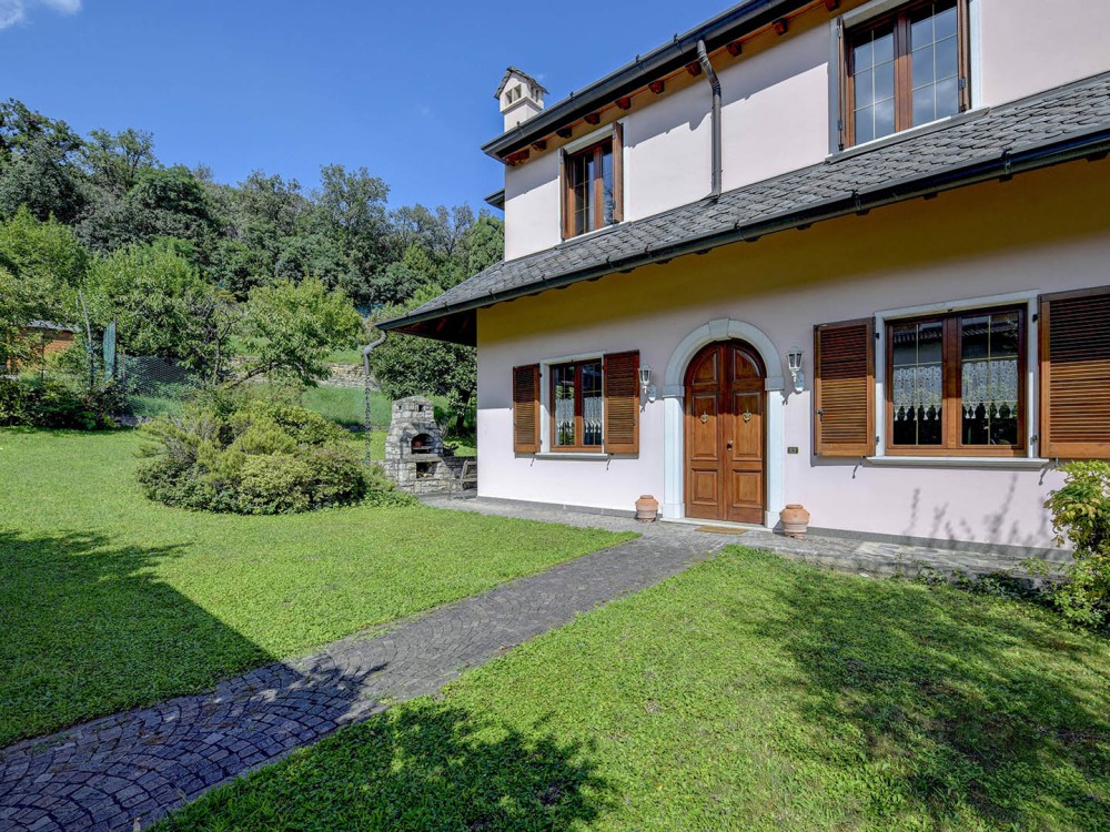 Villa Bifamiliare via Montecucco 13